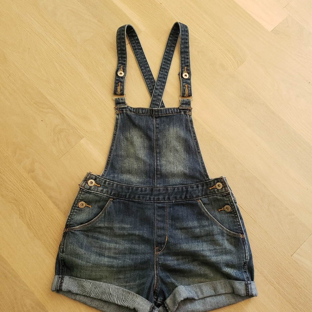 Overall shorts
